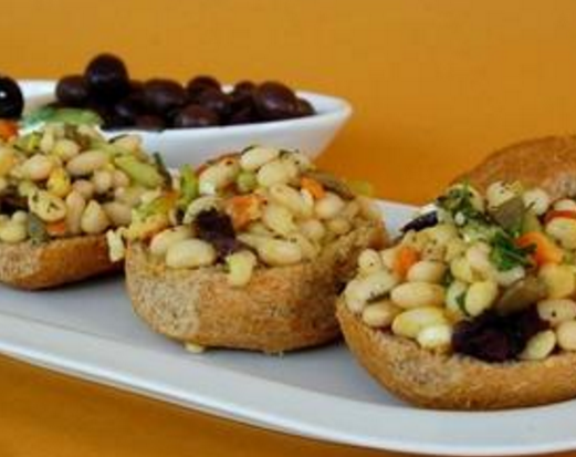 Rusks with legumes and olives